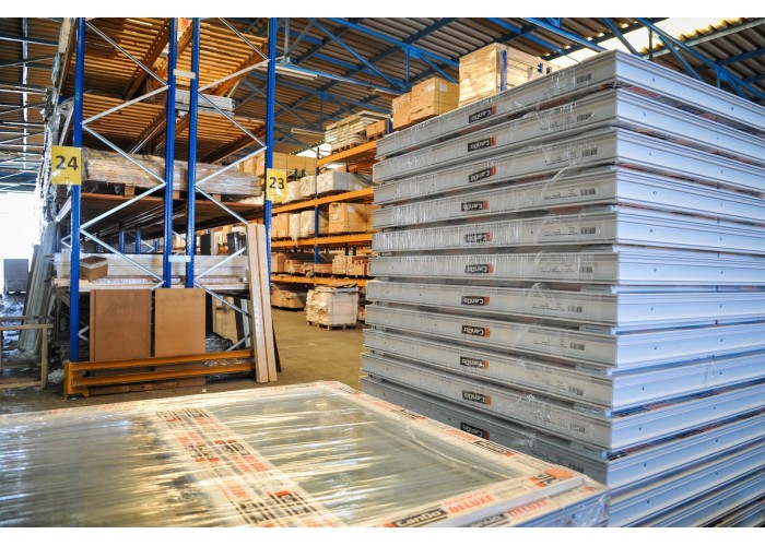 Porta Exterior PVC Meio Vidro Fosco 90x200cm Direita