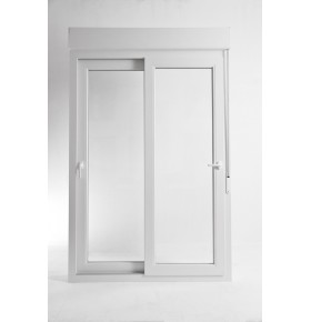 Janela de correr de sacada em PVC Aluplast, com estore