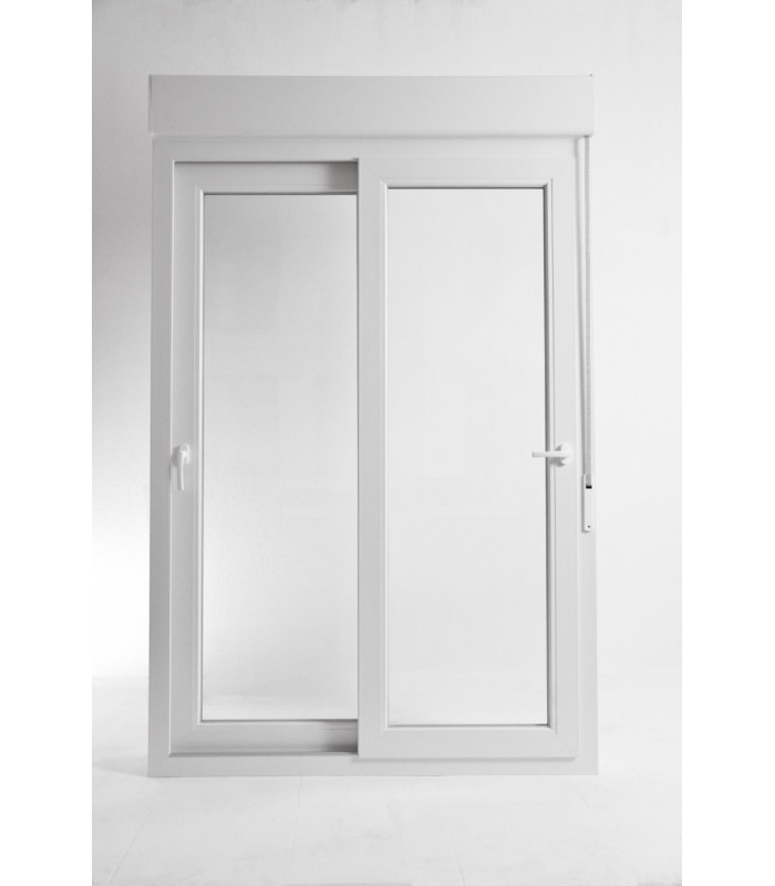 Janela de correr de sacada em PVC Aluplast, com estore