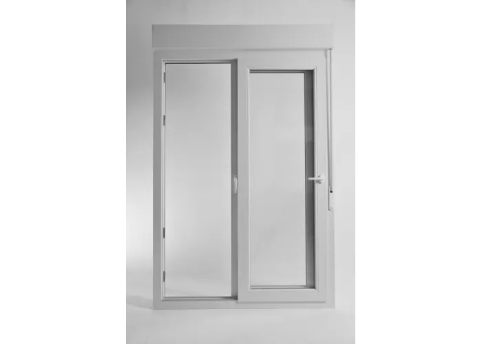Janela de correr de sacada em PVC Aluplast, com estore