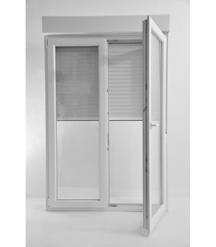 Janela oscilobatente, de sacada em PVC Aluplast, com estore