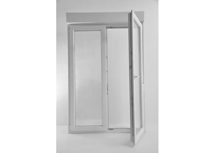 Janela oscilobatente, de sacada em PVC Aluplast, com estore