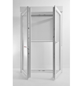 Janela oscilobatente, de sacada em PVC Aluplast, com estore