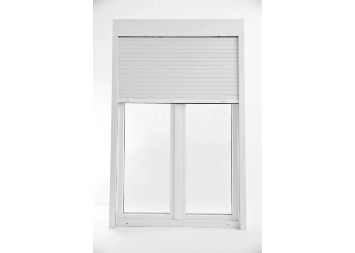 Janela oscilobatente, de sacada em PVC Aluplast, com estore
