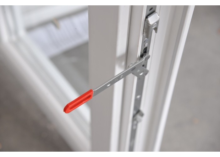 Janela oscilobatente, de sacada em PVC Aluplast, sem estore