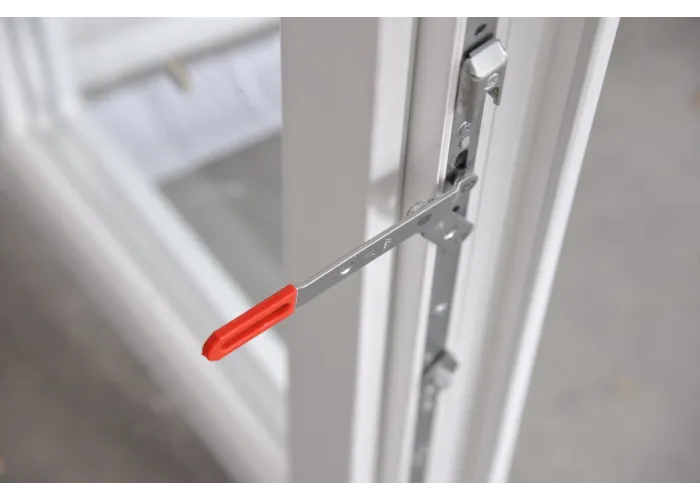 Janela oscilobatente, de sacada em PVC Aluplast, sem estore