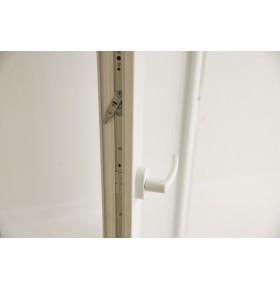 Janela oscilobatente, de sacada em PVC Aluplast, sem estore