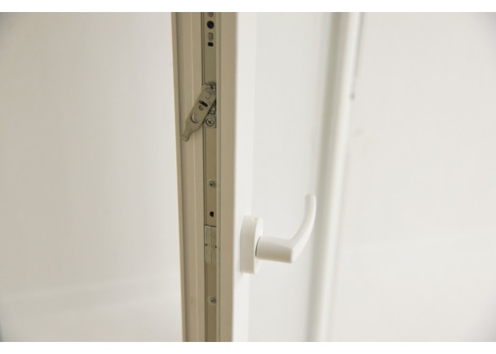 Janela oscilobatente, de sacada em PVC Aluplast, sem estore