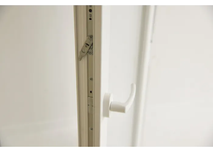 Janela oscilobatente, de sacada em PVC Aluplast, sem estore