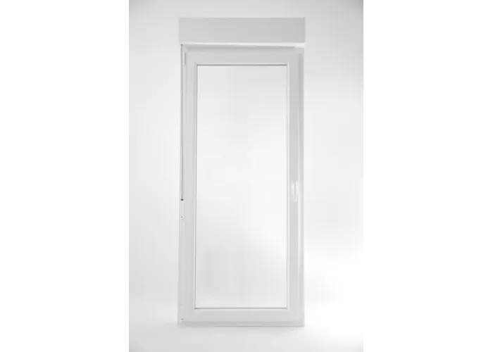 Janela oscilobatente de sacada em PVC Aluplast, com estore