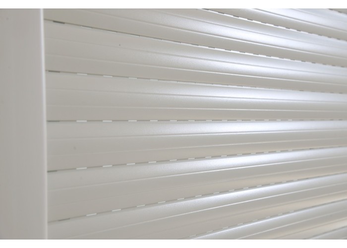 Janela oscilobatente de sacada em PVC Aluplast, com estore