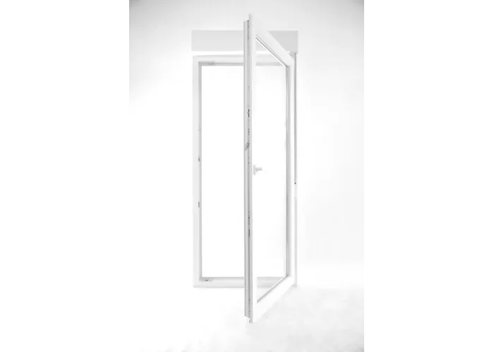 Janela oscilobatente de sacada em PVC Aluplast, com estore