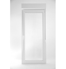 Janela oscilobatente de sacada em PVC Aluplast, com estore