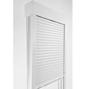 Janela oscilobatente de sacada em PVC Aluplast, com estore