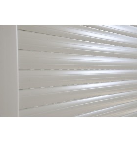 Janela oscilobatente de sacada em PVC Aluplast, com estore