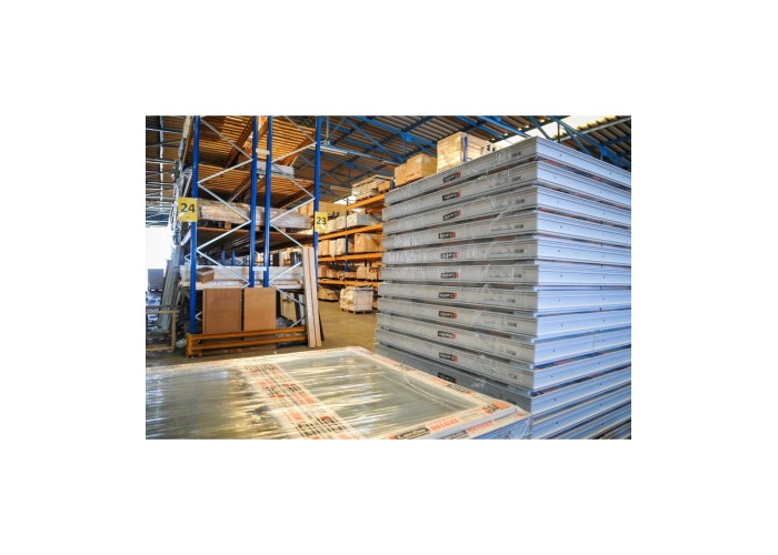 Porta Exterior PVC Meio Vidro Fosco 80x200cm Esquerda