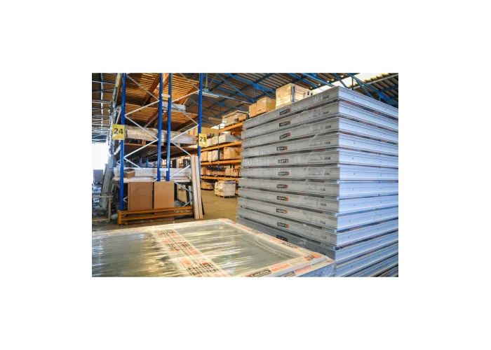 Porta Exterior PVC Meio Vidro Fosco 80x200cm Esquerda