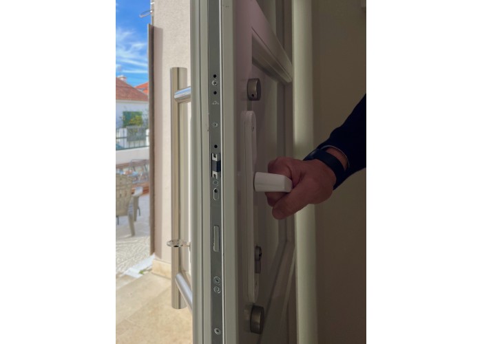 Porta Exterior Aluplast PVC AIRES 90x200cm Branca Esquerda