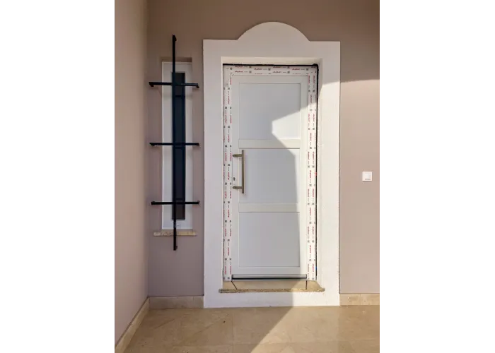 Porta Exterior Aluplast PVC AIRES 90x200cm Branca Direita