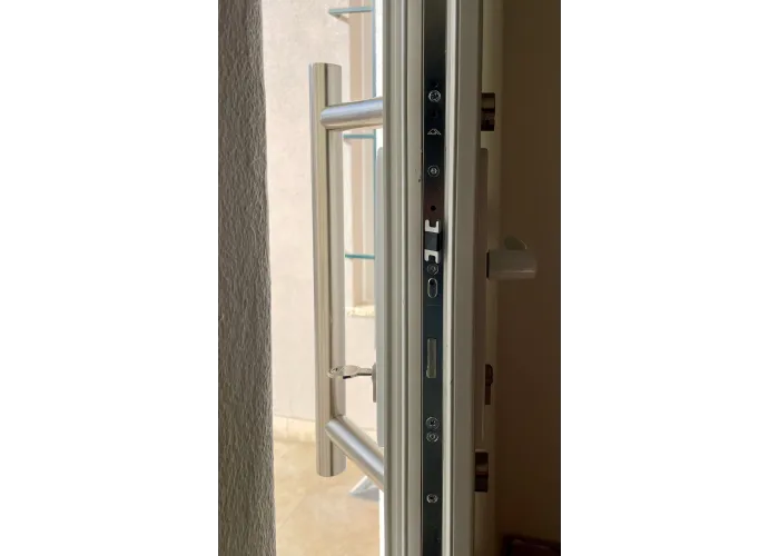 Porta Exterior Aluplast PVC AIRES 80x200cm Branca Esquerda