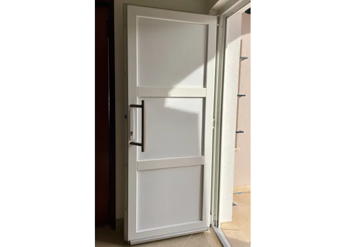 Porta Exterior Aluplast PVC AIRES 80x200cm Branca Direita