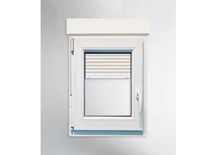 Janela PVC 70x115,5cm Oscilobatente Esquerda com Estore Vidro Duplo Fosco Liso Aluplast