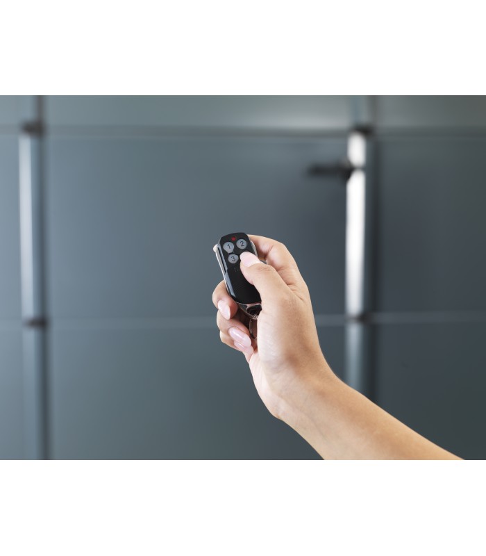 Portão de Garagem seccionado com motor e dois comandos