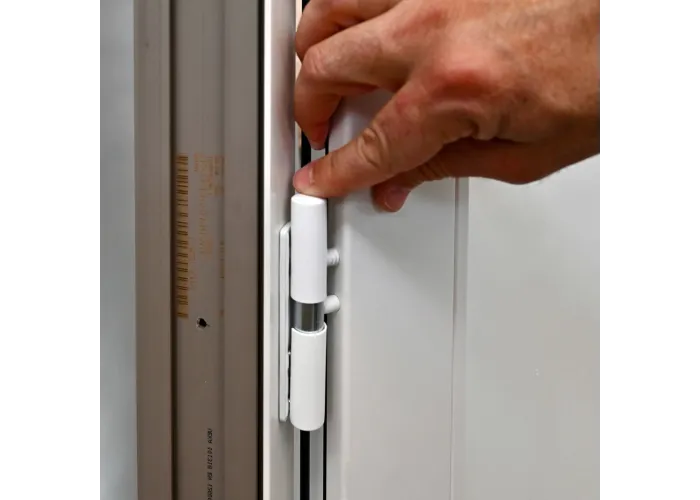 Detalhe da dobradiça 3D minimalista da porta de entrada plus 6 com tampa abertura direita