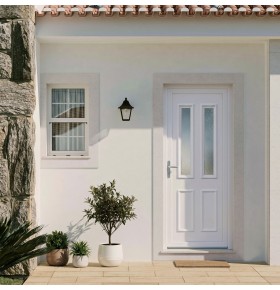 Ambiente de casa com a porta de Entrada PVC VEKA PLUS 5 por Medida – Milão Branca direita
